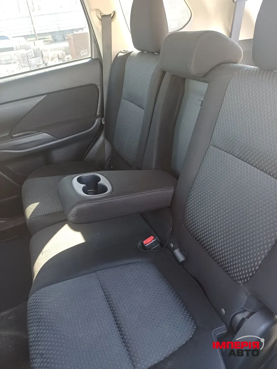 Mitsubishi Outlander - фото 7