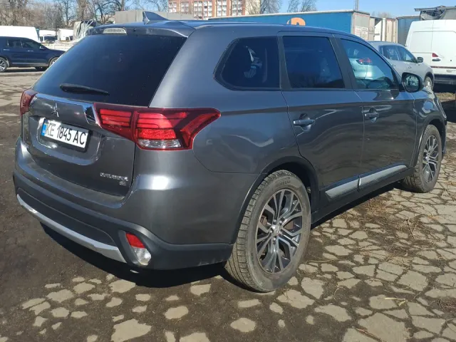 Mitsubishi Outlander - фото 5