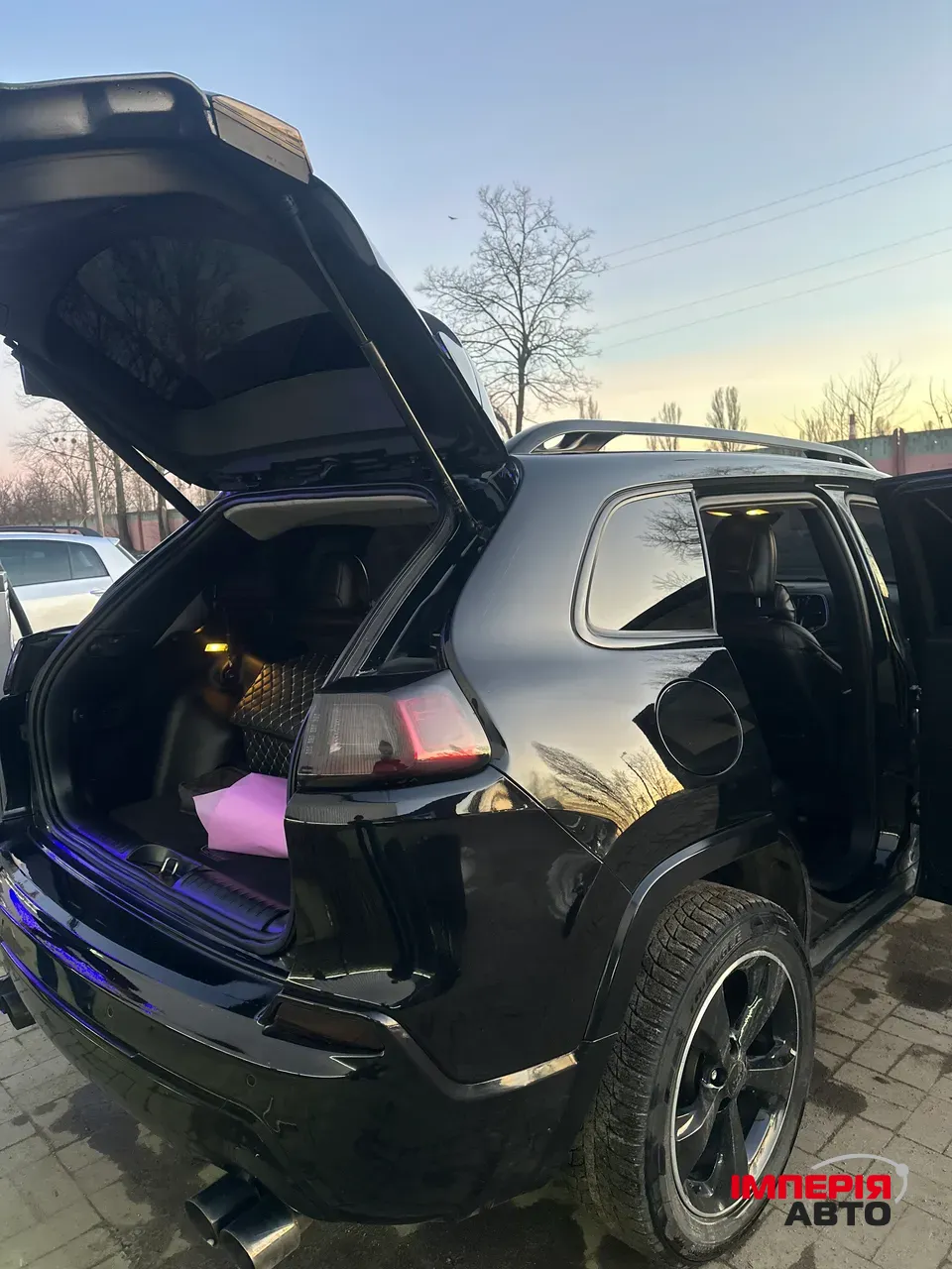 Jeep Cherokee - фото 16