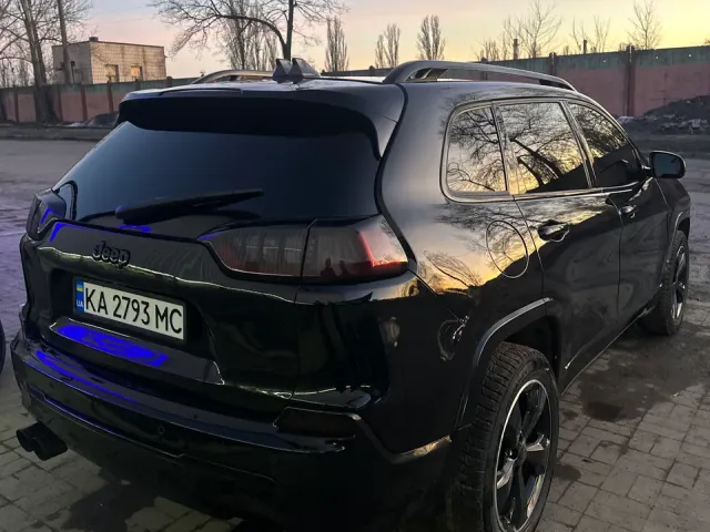 Jeep Cherokee - фото 2