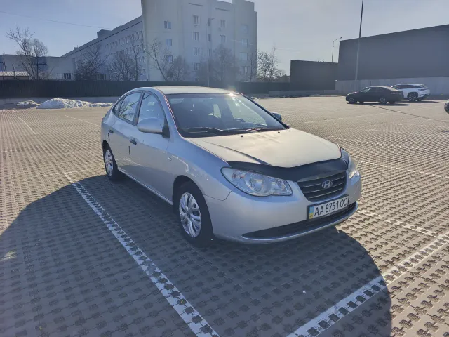 Hyundai Elantra - фото 3