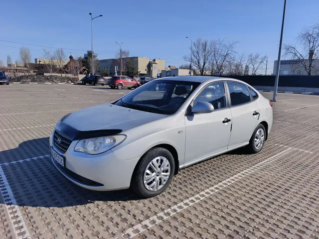 Hyundai Elantra - фото 2