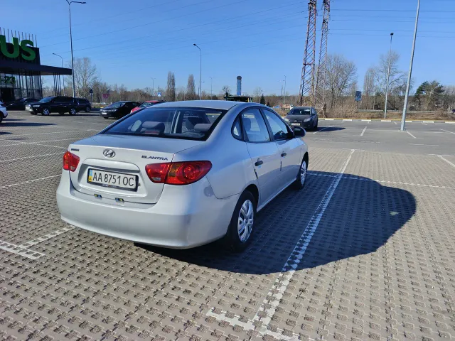 Hyundai Elantra - фото 4