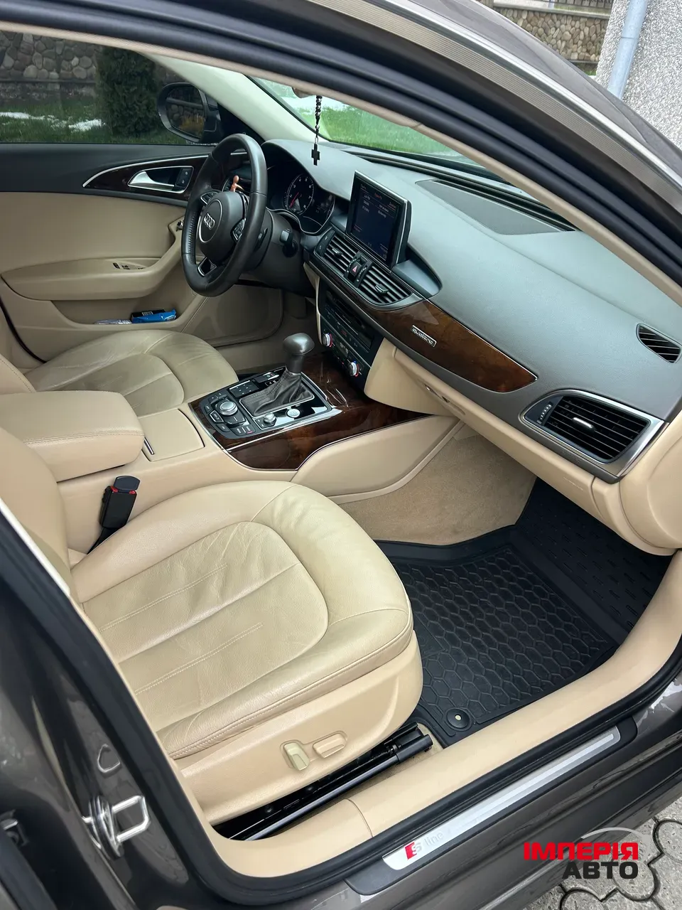 Audi A6 - фото 12