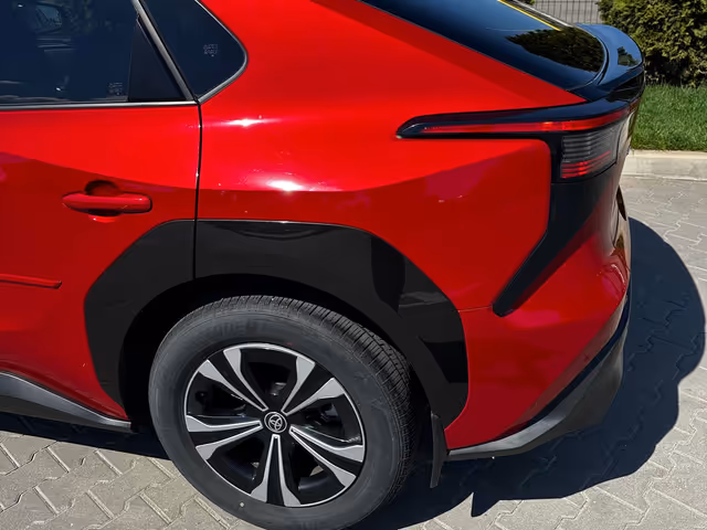 Toyota bZ4X - фото 4