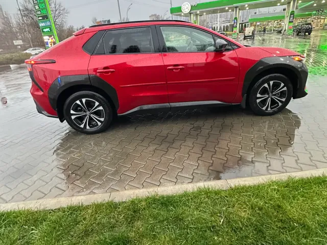 Toyota bZ4X - фото 4