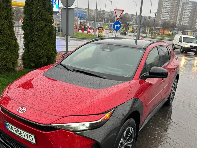 Toyota bZ4X - фото 1