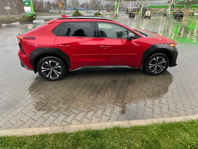 Toyota bZ4X - фото 5