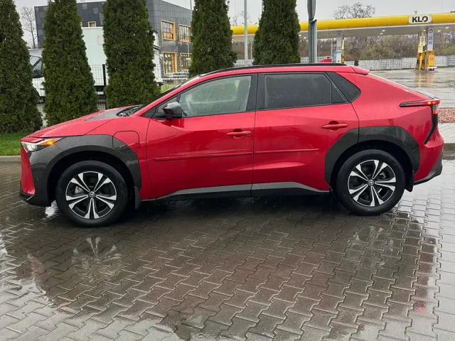 Toyota bZ4X - фото 3