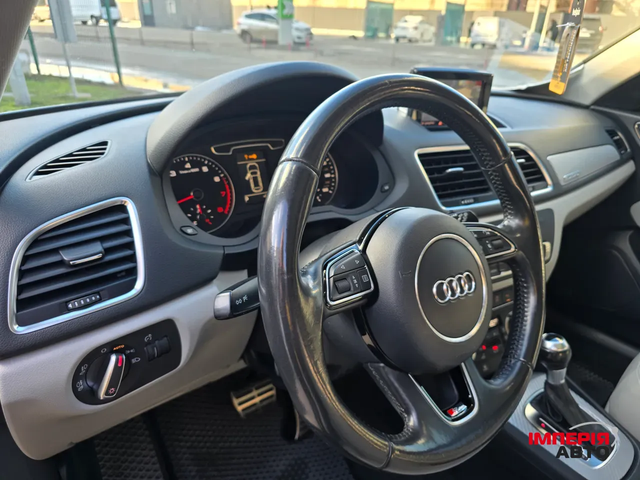 Audi Q3 - фото 8