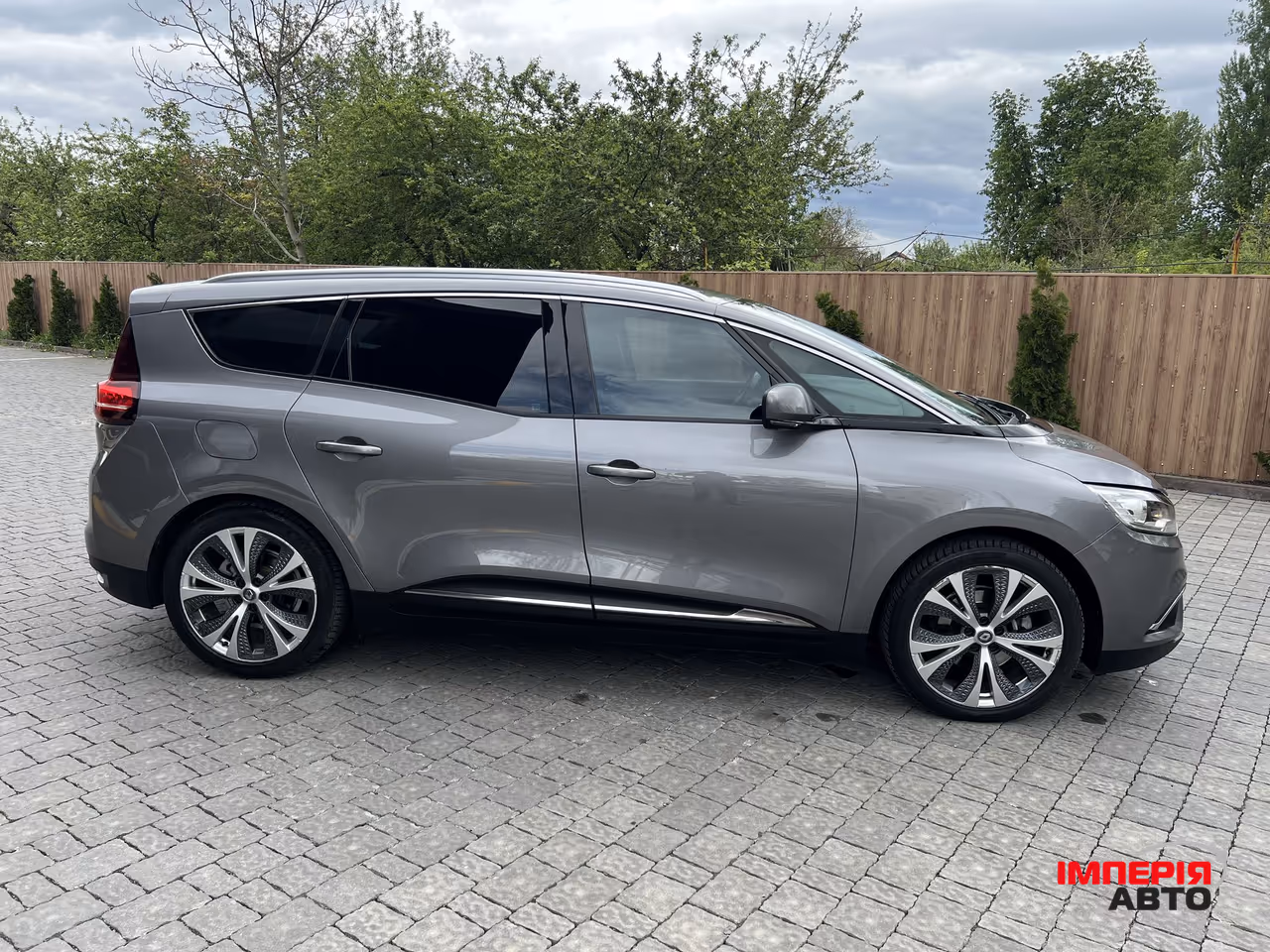 Renault Scenic - фото 11