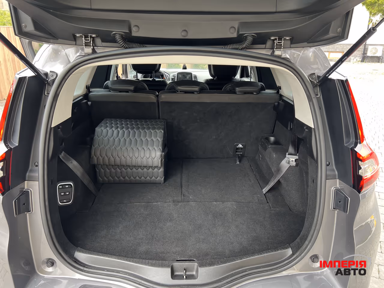 Renault Scenic - фото 27