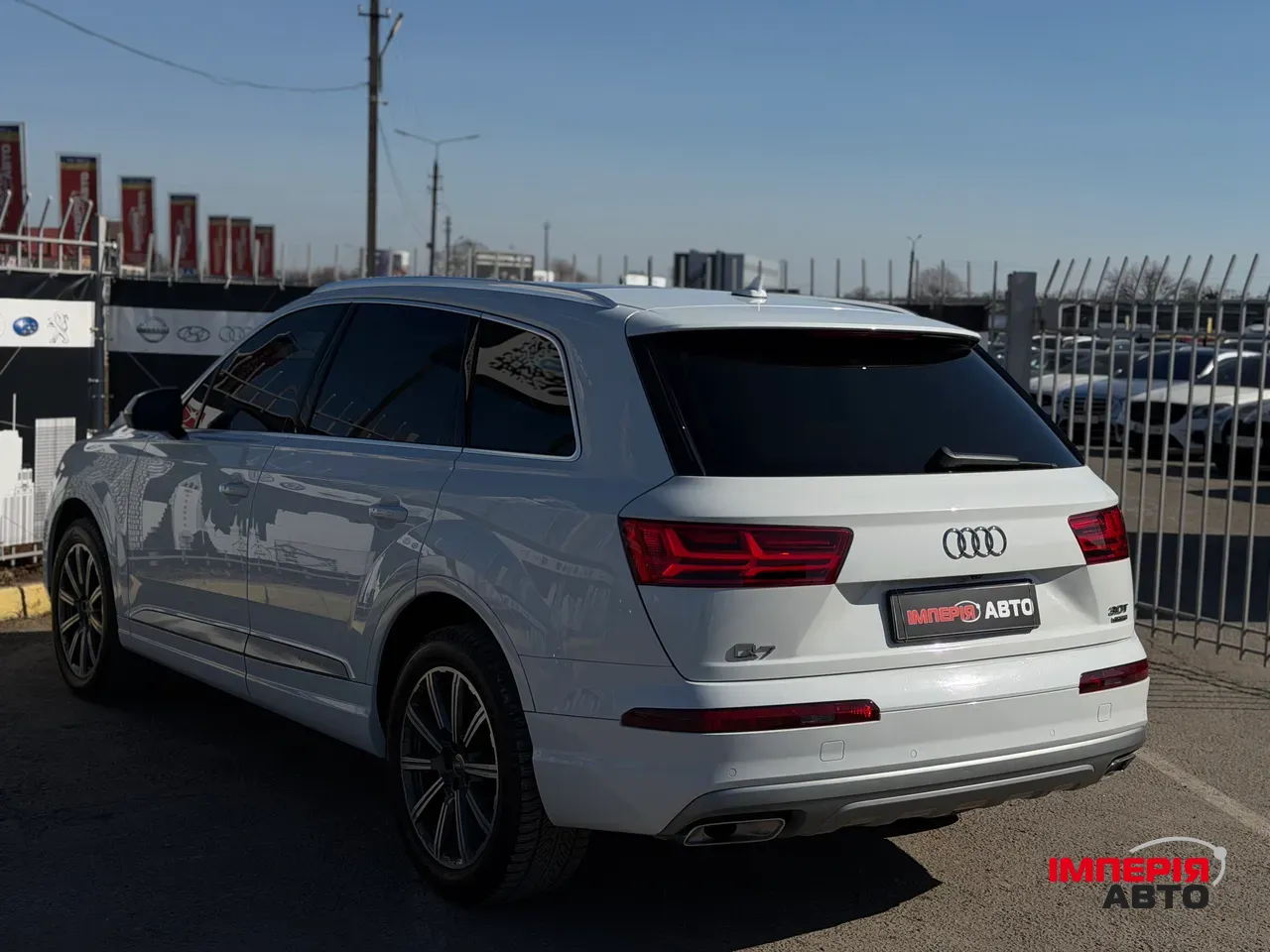 Audi Q7 - фото 15