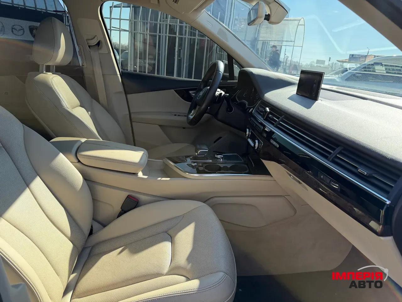 Audi Q7 - фото 11