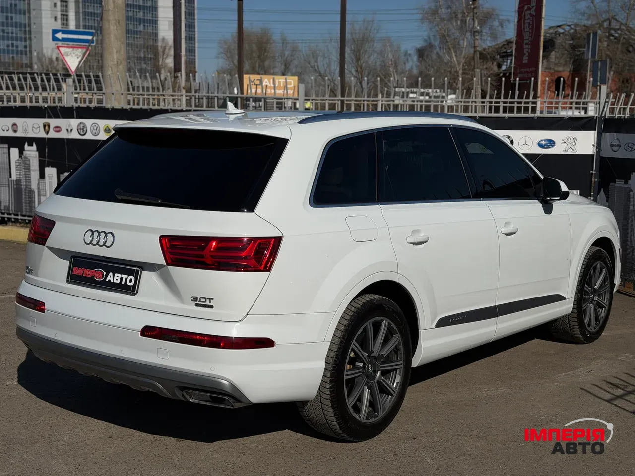 Audi Q7 - фото 16