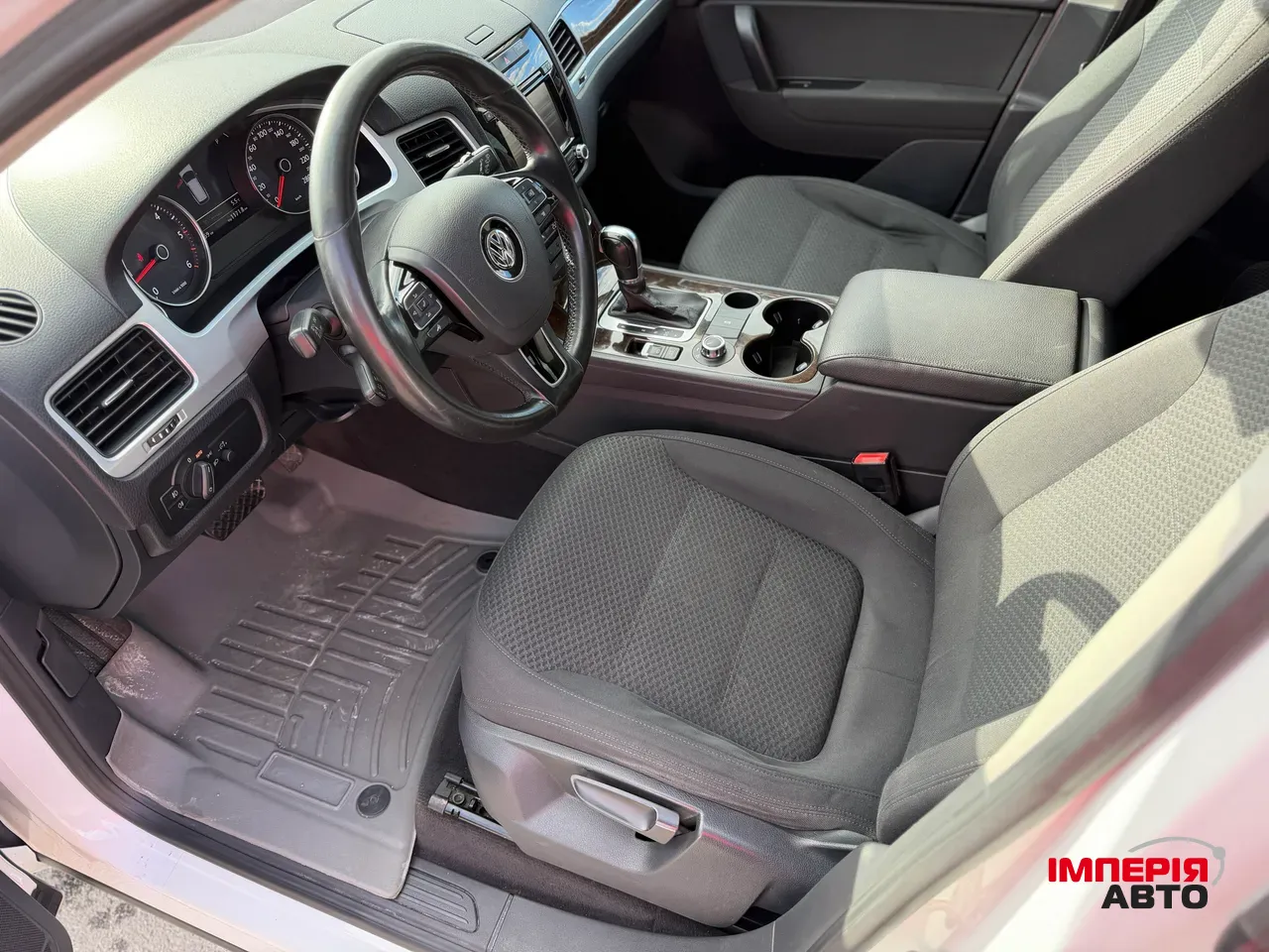 Volkswagen Touareg - фото 10