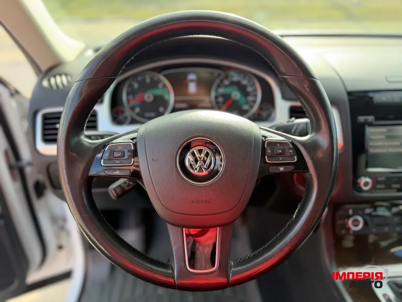 Volkswagen Touareg - фото 8