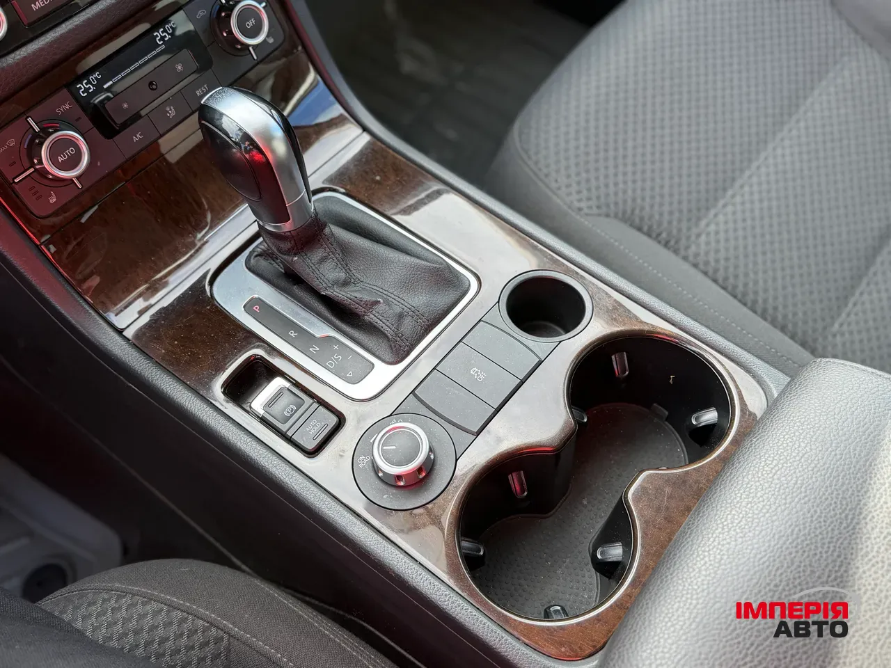 Volkswagen Touareg - фото 15