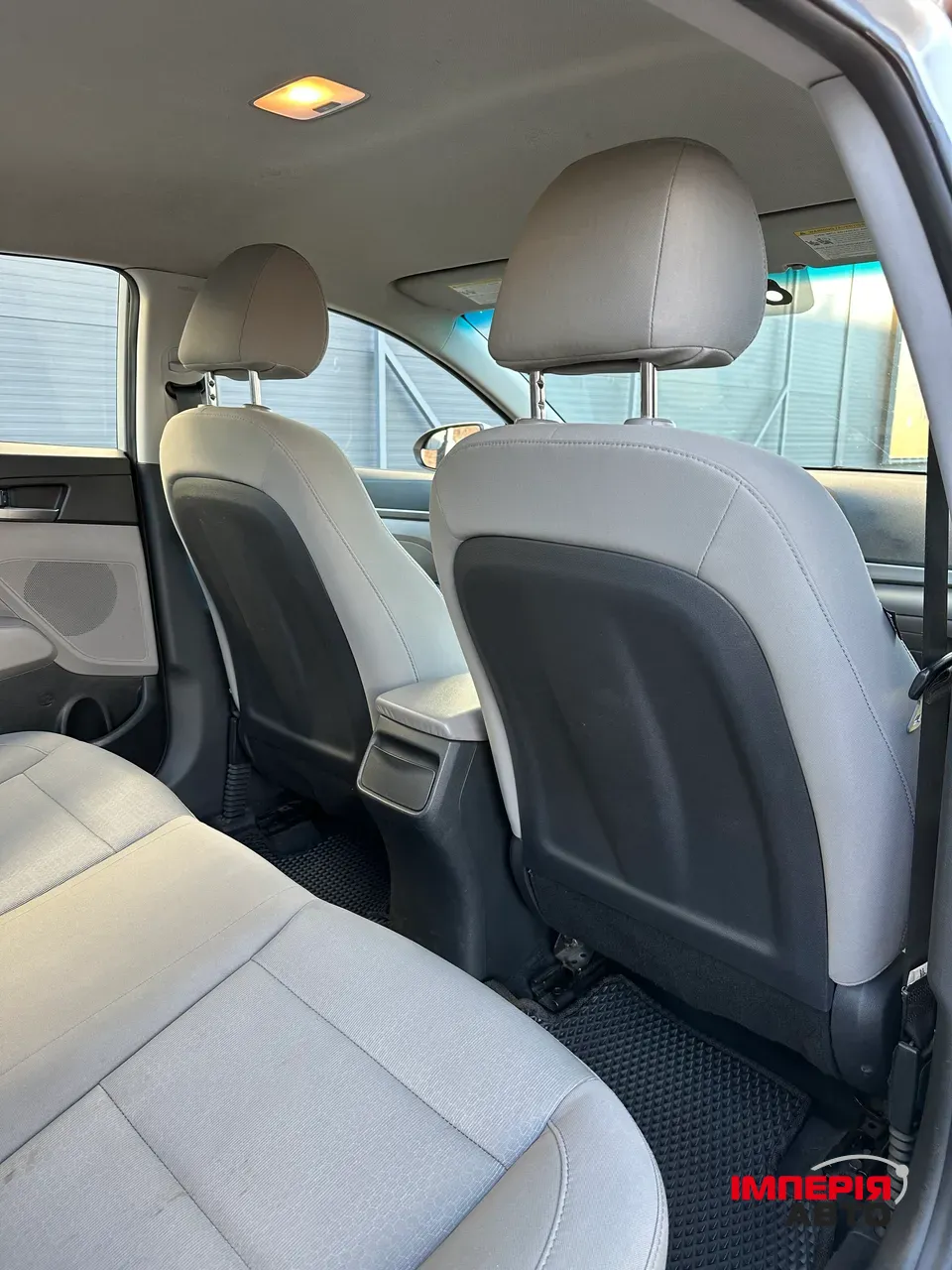 Hyundai Elantra - фото 25