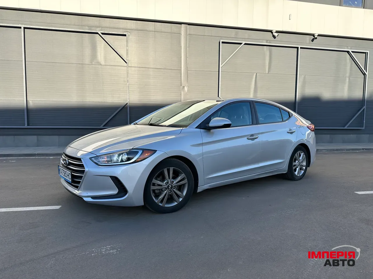 Hyundai Elantra - фото 1