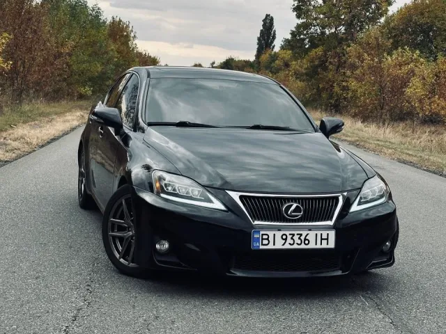 Lexus IS - фото 1