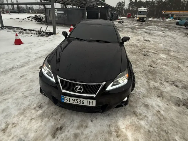 Lexus IS - фото 2