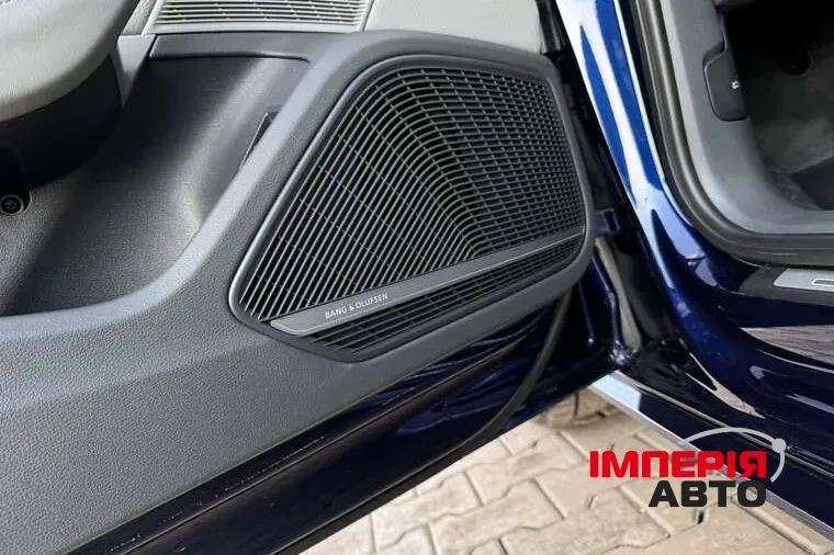 Audi A4 - фото 5