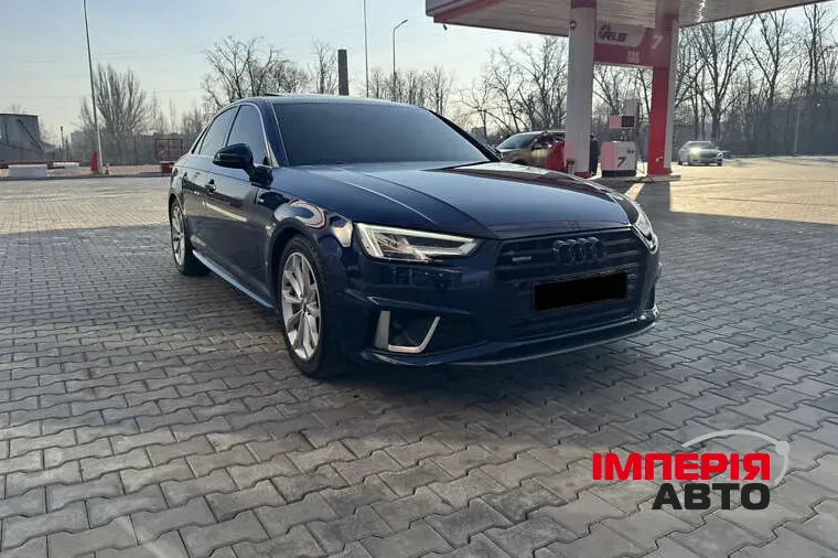 Audi A4 - фото 2