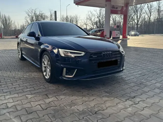 Audi A4 - фото 2