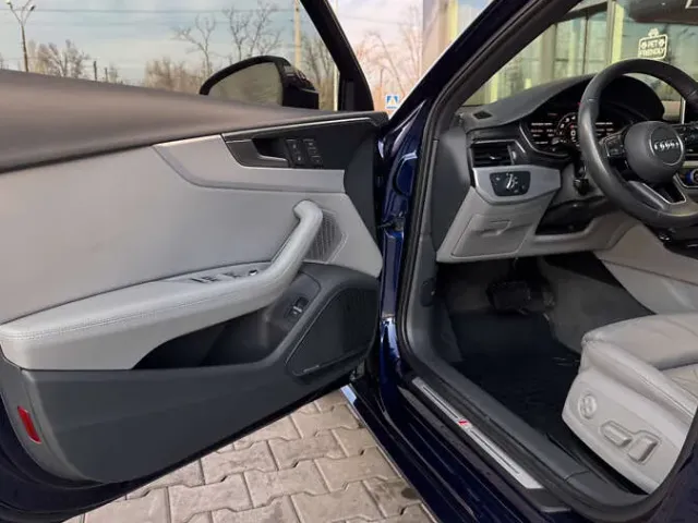 Audi A4 - фото 3
