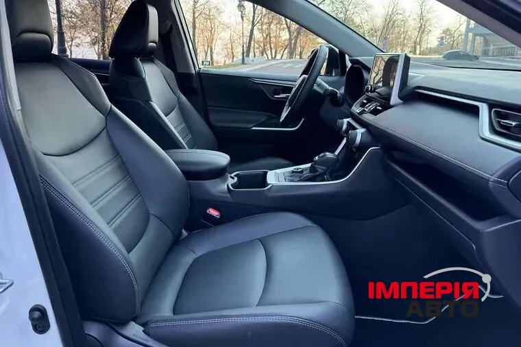 Toyota RAV4 - фото 16