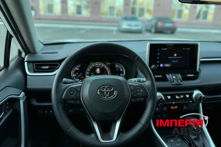 Toyota RAV4 - фото 8