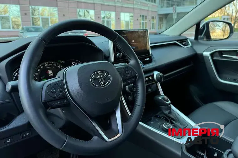 Toyota RAV4 - фото 9