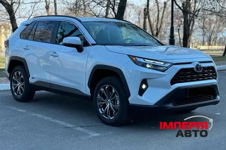 Toyota RAV4 - фото 1