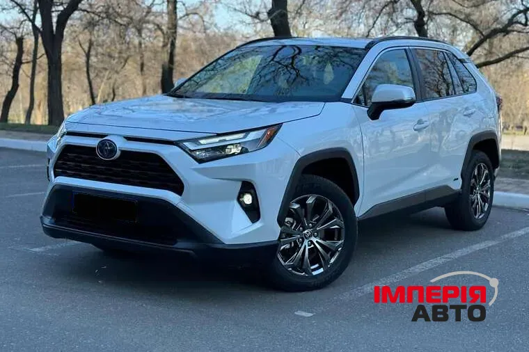 Toyota RAV4 - фото 3