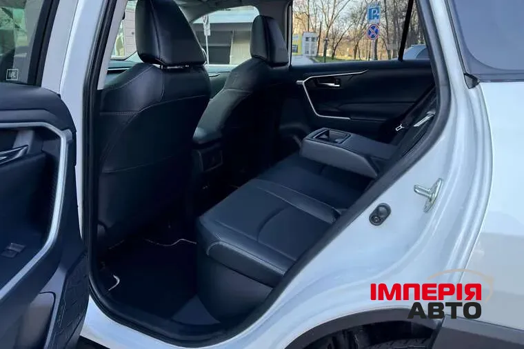 Toyota RAV4 - фото 17