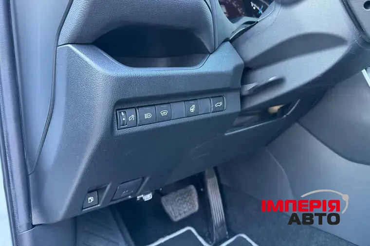 Toyota RAV4 - фото 7