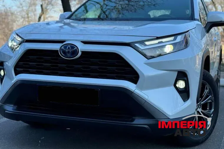 Toyota RAV4 - фото 4