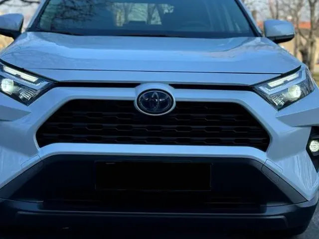 Toyota RAV4 - фото 2