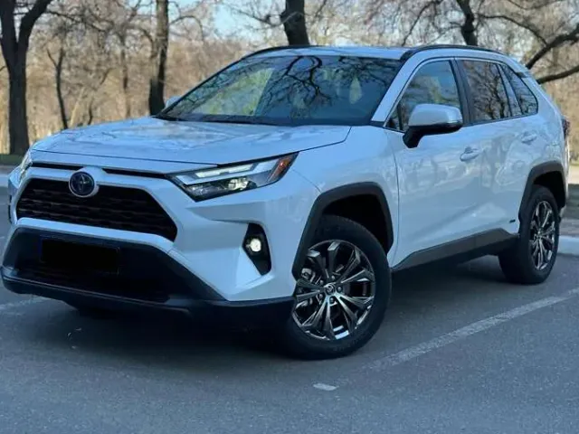 Toyota RAV4 - фото 3