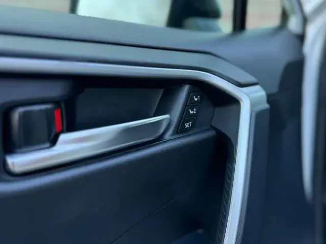 Toyota RAV4 - фото 5