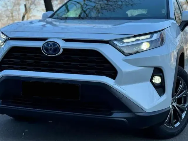 Toyota RAV4 - фото 4