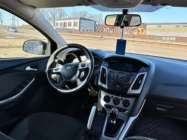 Ford Focus - фото 5