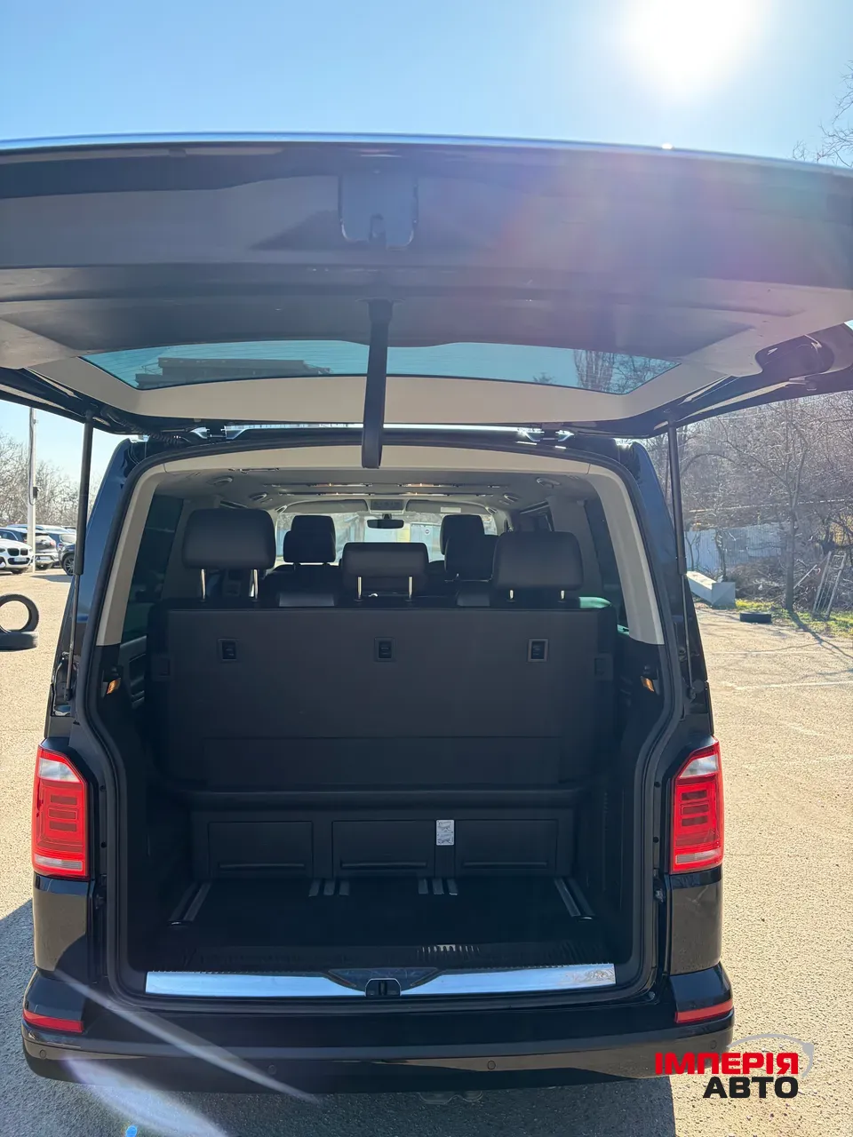 Volkswagen Multivan - фото 6