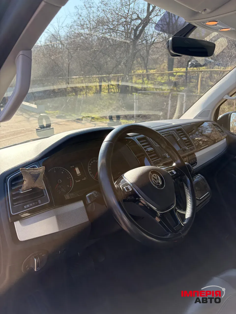 Volkswagen Multivan - фото 12