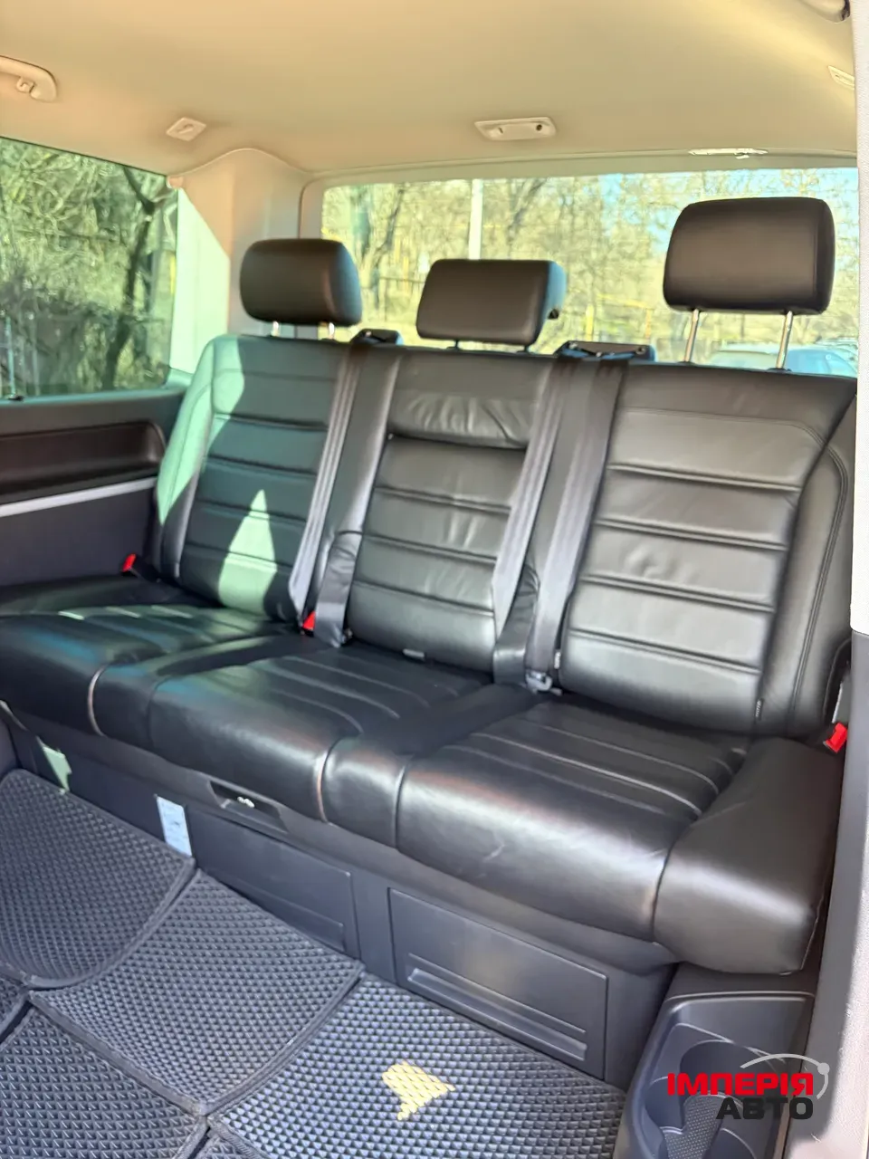 Volkswagen Multivan - фото 8