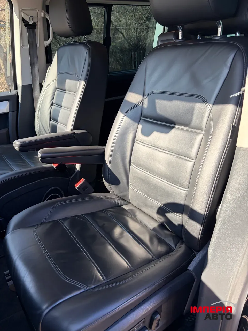 Volkswagen Multivan - фото 11