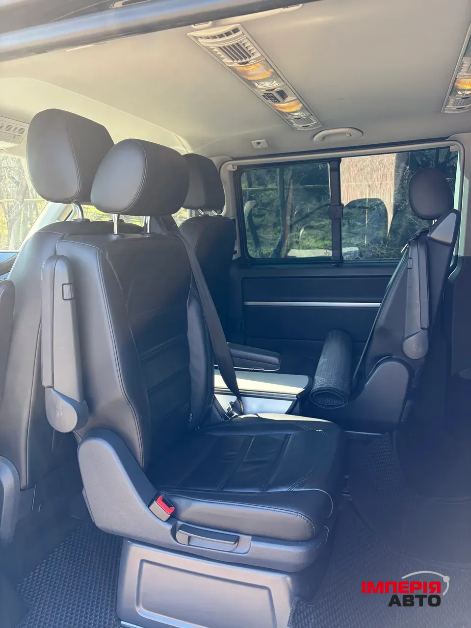 Volkswagen Multivan - фото 7