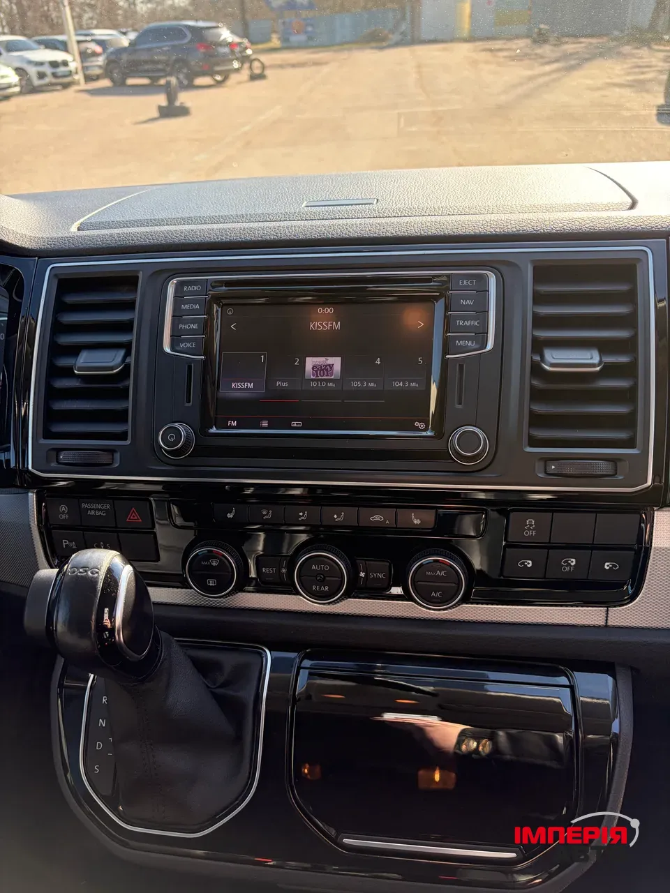 Volkswagen Multivan - фото 15