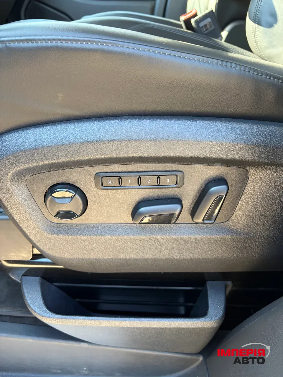 Volkswagen Multivan - фото 10